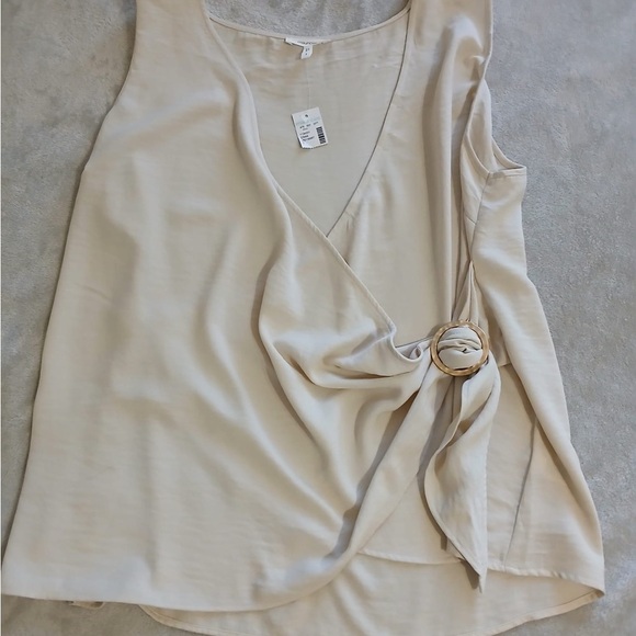 Maurices Womens Sleeveless Ivory Crossover Wrap Blouse Top Size 1 V-Neck Career - Picture 6 of 12